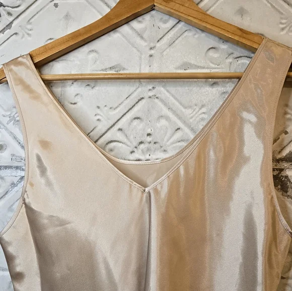 Vintage Orvis Sleeveless Satin Polyester Tank Top Champagne Gold Shade Size M - Picture 4 of 11